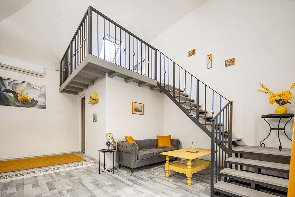 REDSTONEAPARTMAN-gold