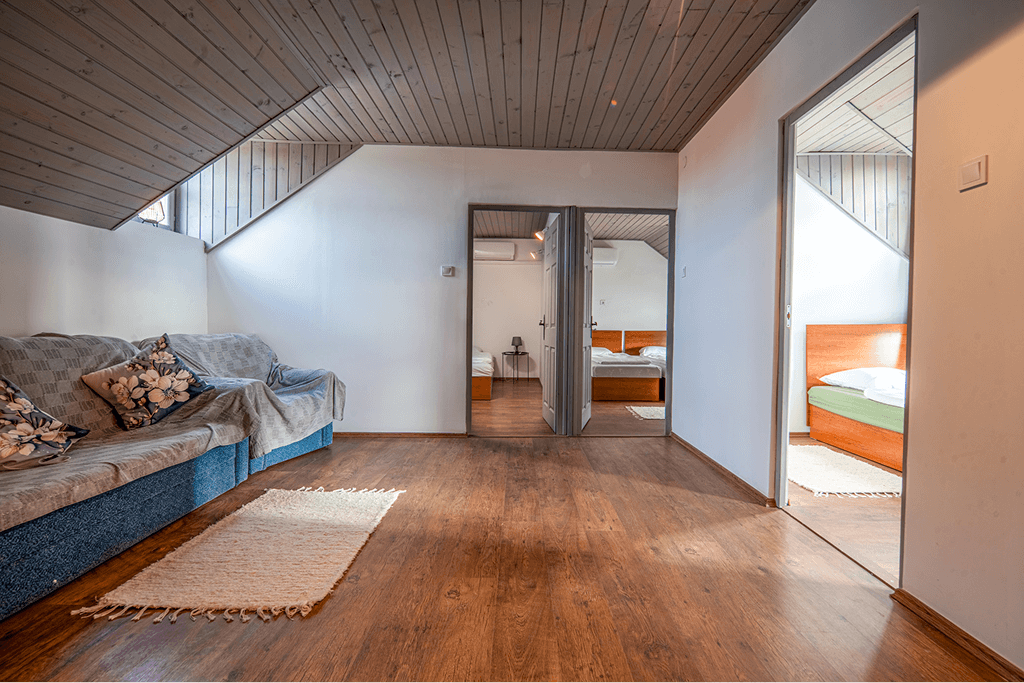 REDSTONEAPARTMAN-STANDARDPLUSXL